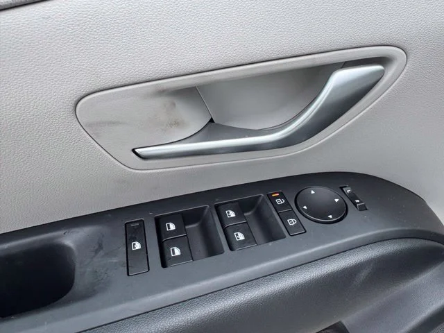 Used 2025 White Hyundai SEL Convenience image 21