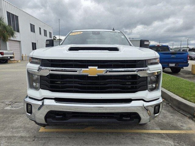 Used 2024 Summit White Chevrolet LT image 8