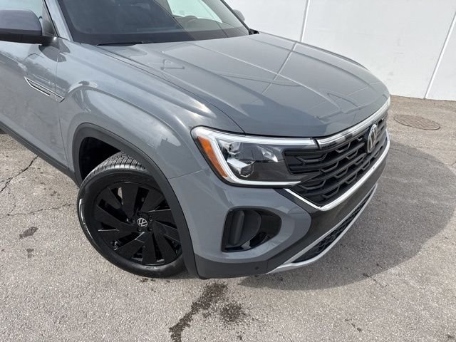 New 2026 Pure Gray Volkswagen 2.0T SE w/Technology image 3