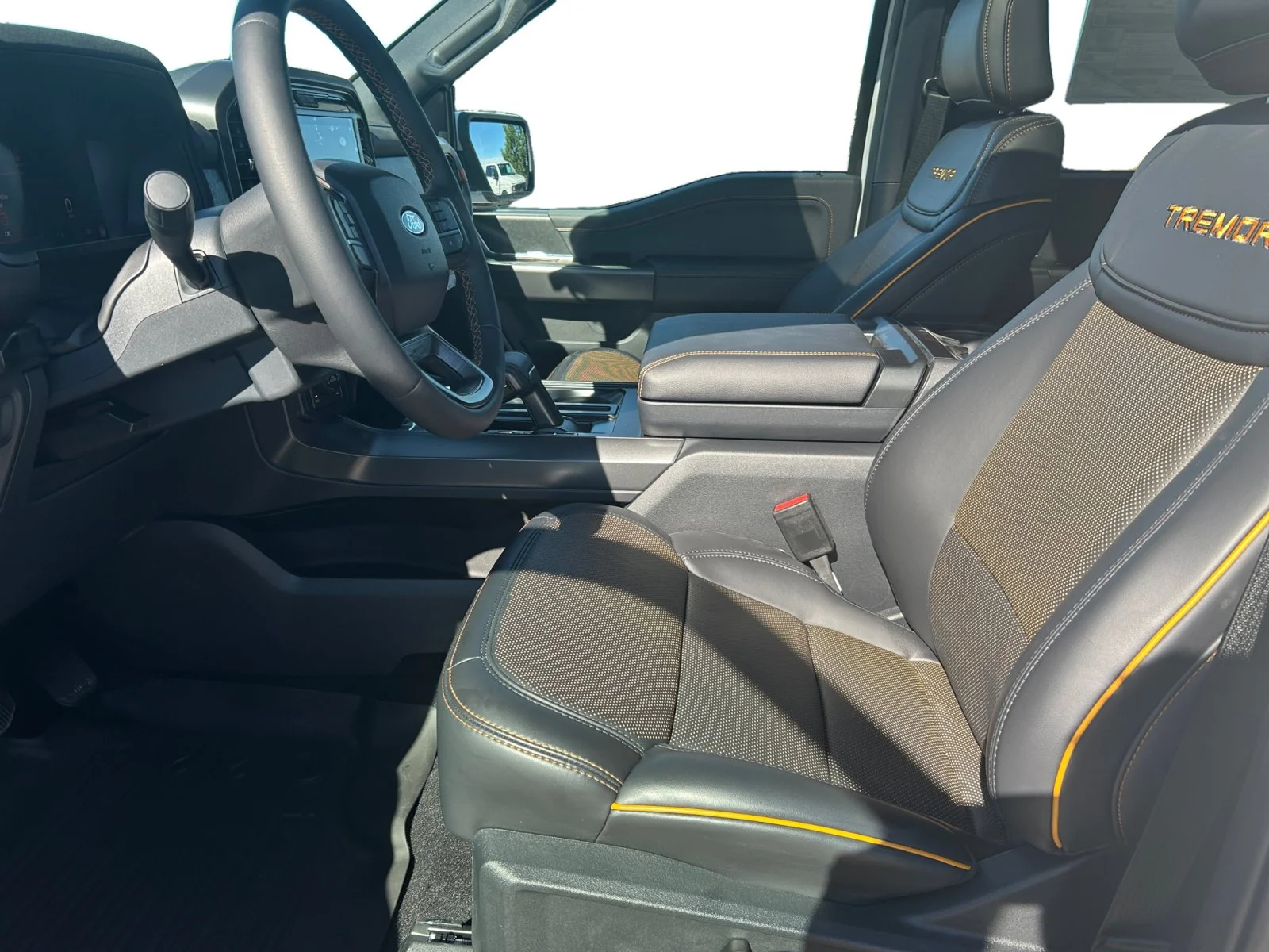 New 2026 Oxford White Ford Tremor image 14