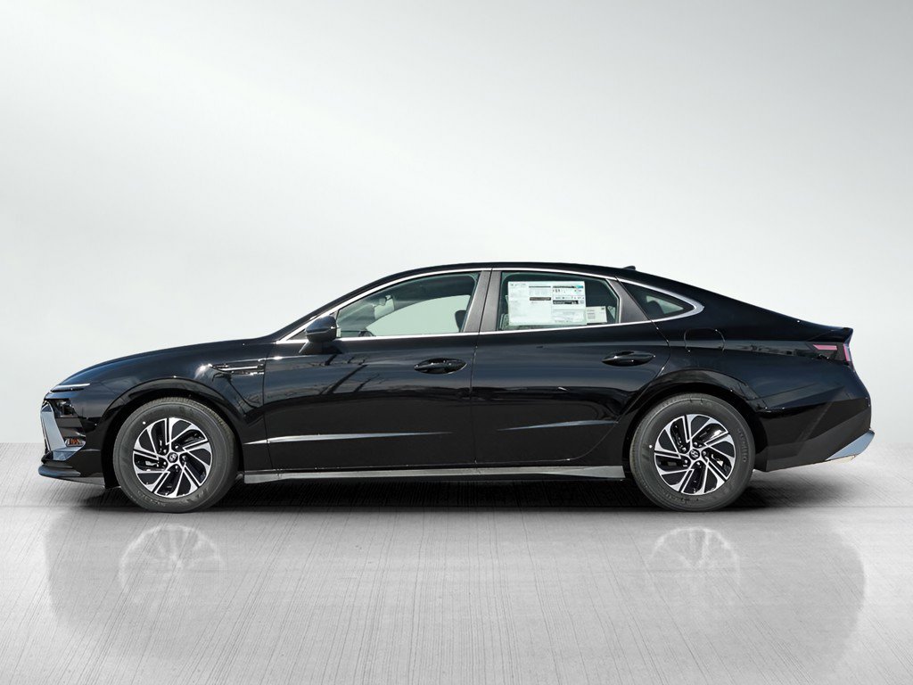 New 2026 Abyss Black Hyundai Blue FWD image 4