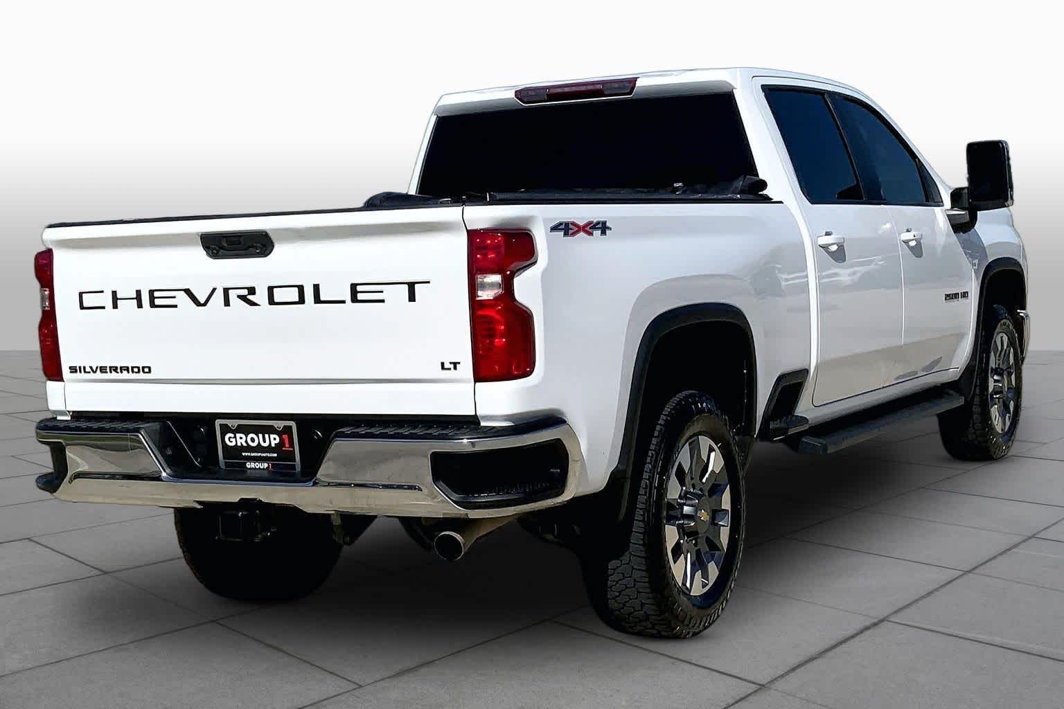 Used 2024 Summit White Chevrolet LT image 13