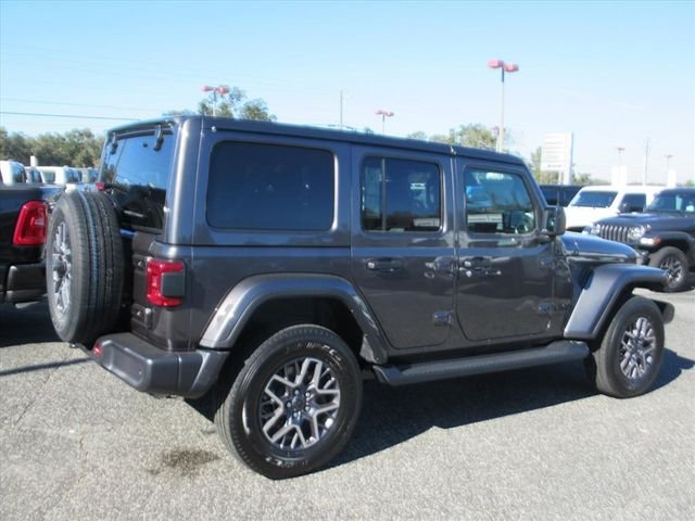 New 2026 Granite Crystal Metallic Clear-Coat Exterior Paint Jeep Sahara image 6