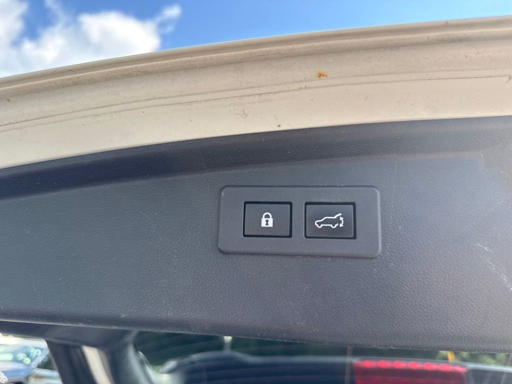 Used 2020 White Subaru Premium image 14