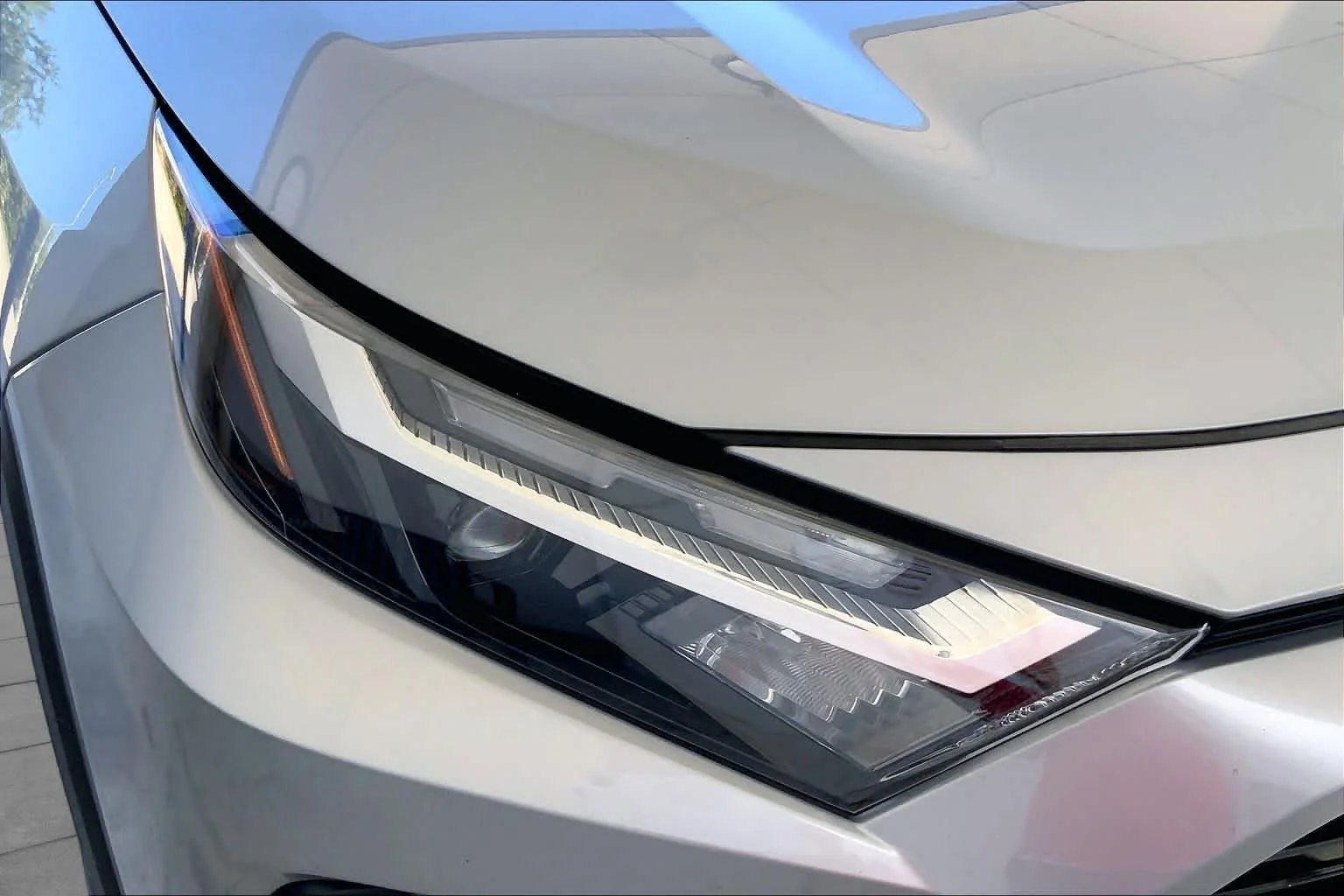 Used 2025 Silver Sky Metallic Toyota XLE image 26