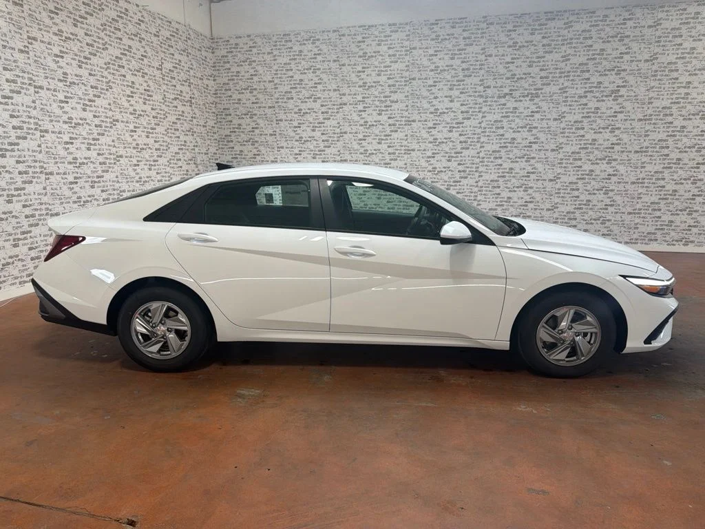 New 2026 Serenity White Hyundai SE image 8