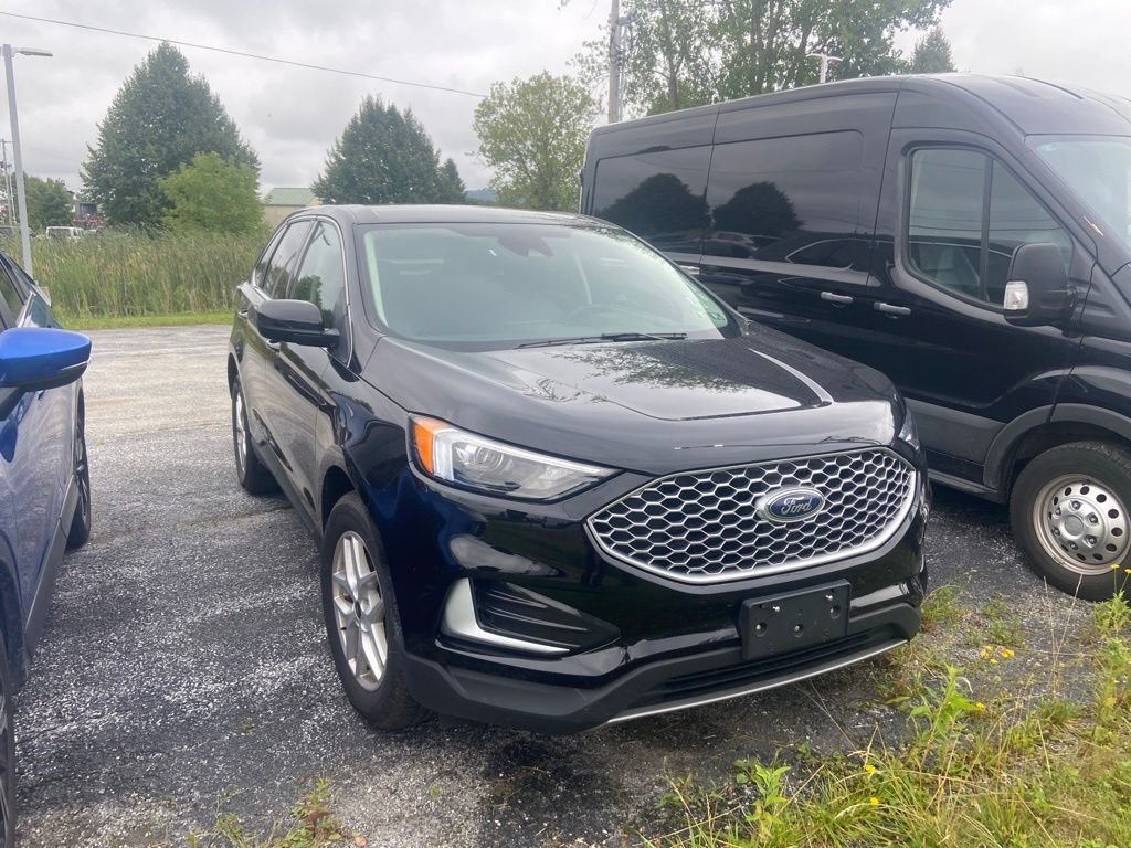 Used 2024 Black Metallic Ford SEL image 1
