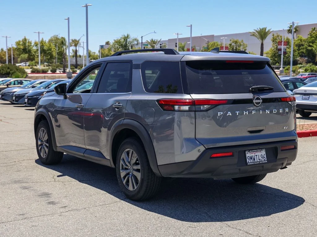 Used 2024 Gray Nissan SV image 5