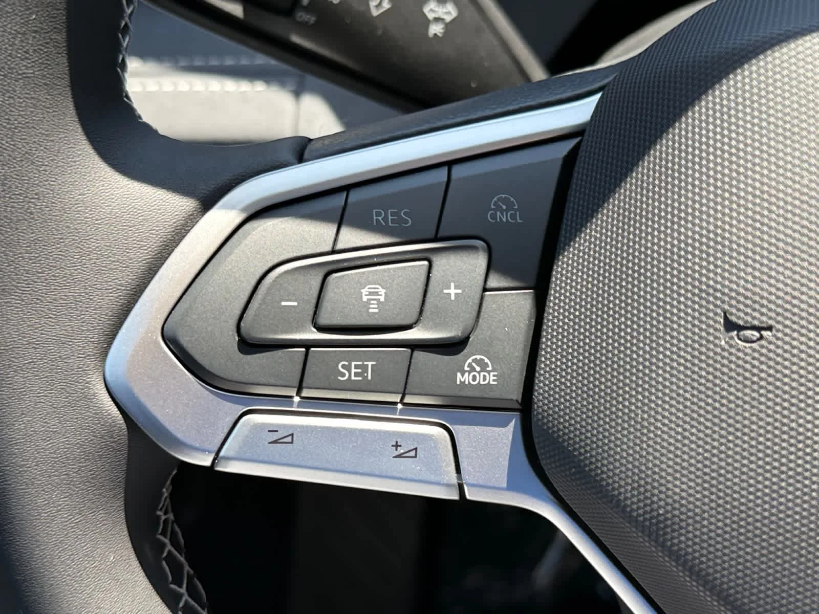 2026 Volkswagen Tiguan SE - Photo 20