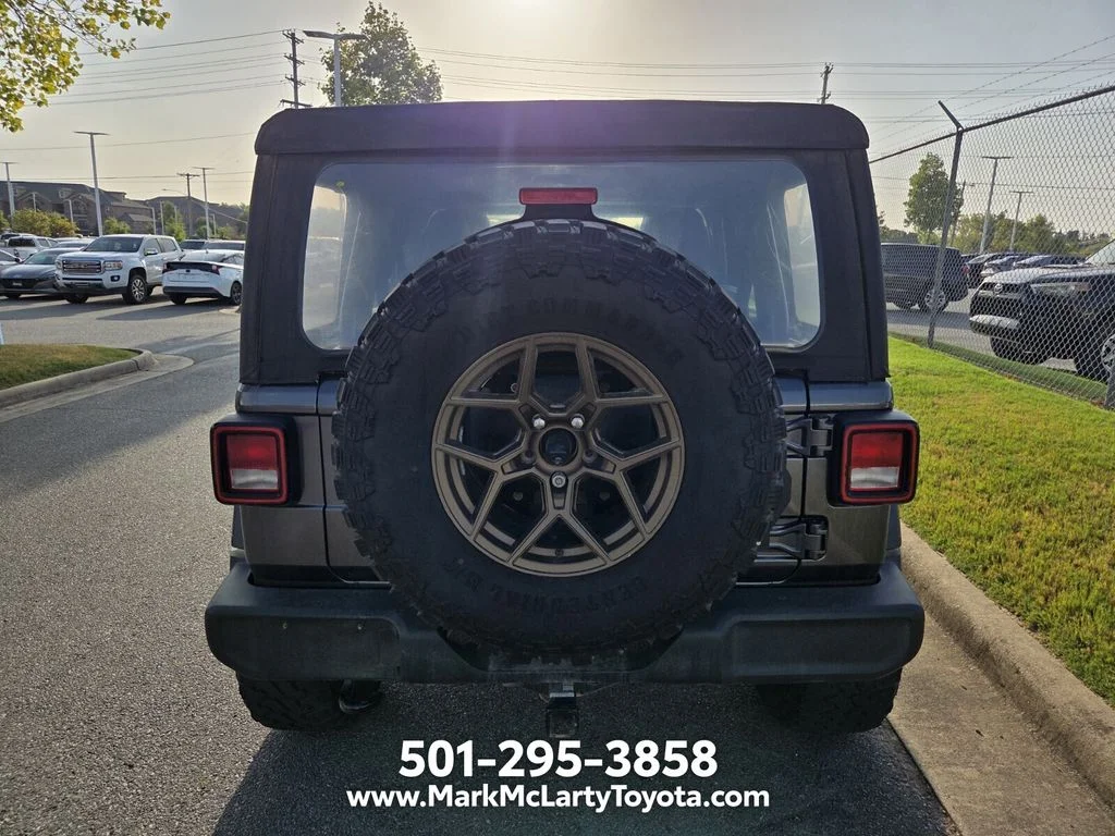 Used 2018 Gray Jeep Unlimited Sport image 5