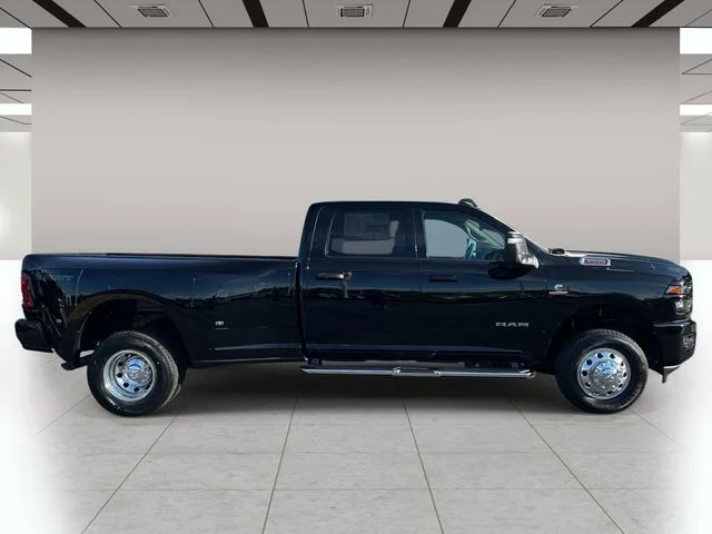 New 2026 Diamond Black Crystal Pearl-Coat Exterior Paint RAM Big Horn image 2