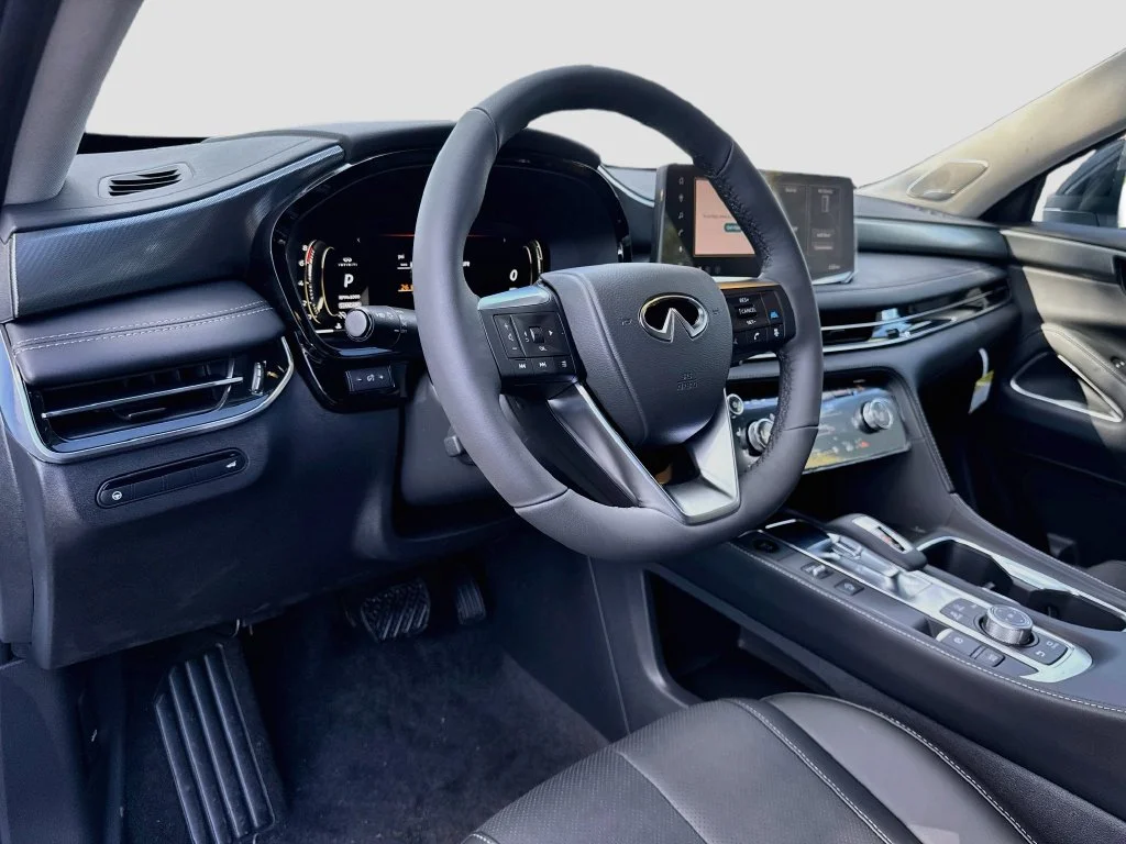 New 2027 White INFINITI LUXE image 9