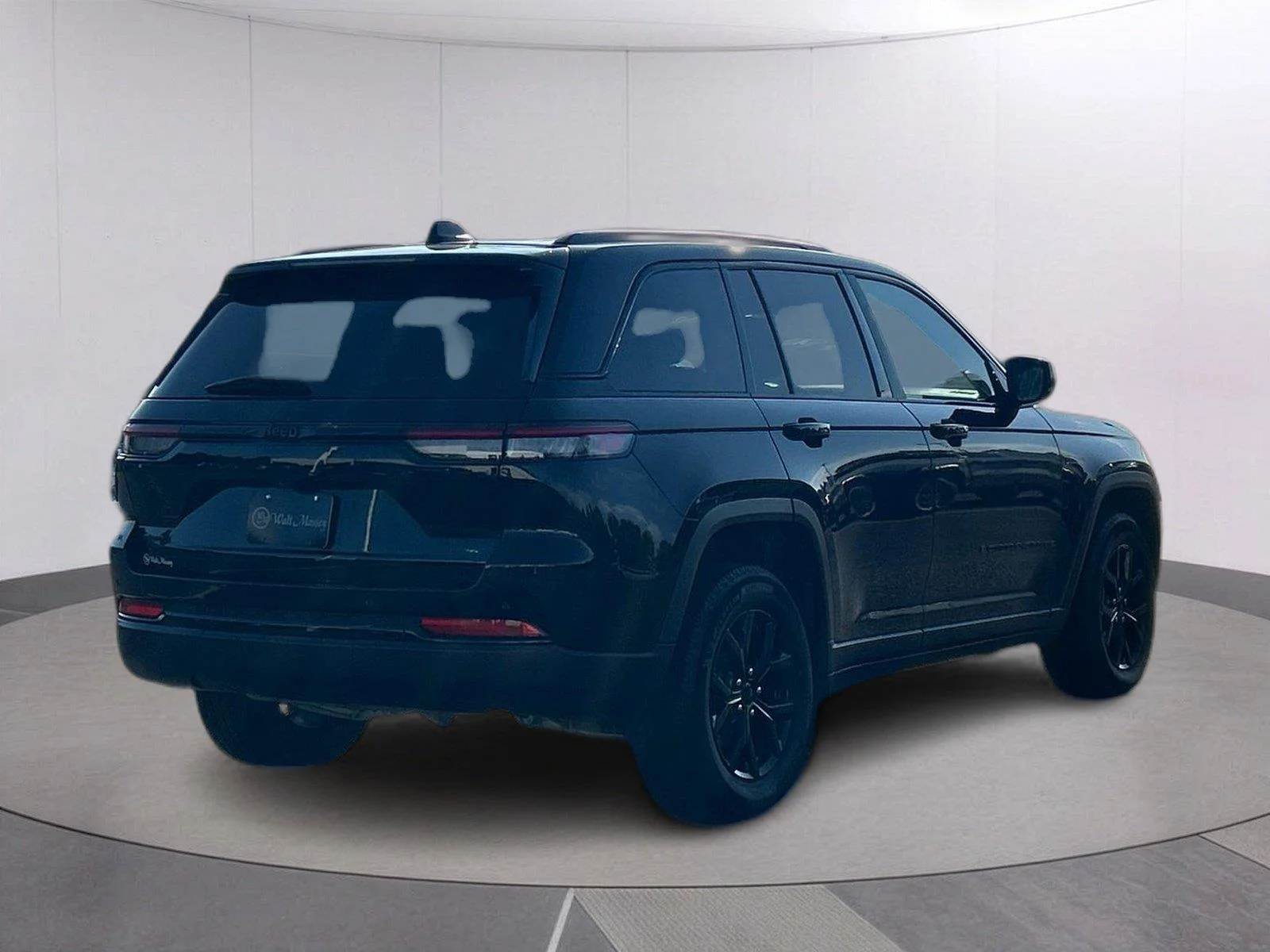 Used 2024 Diamond Black Crystal Pearlcoat Jeep Altitude image 7