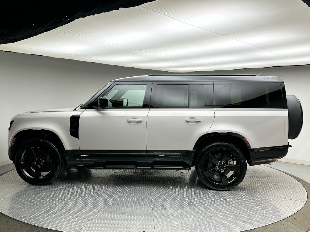 Used 2026  Land Rover X-Dynamic SE image 10