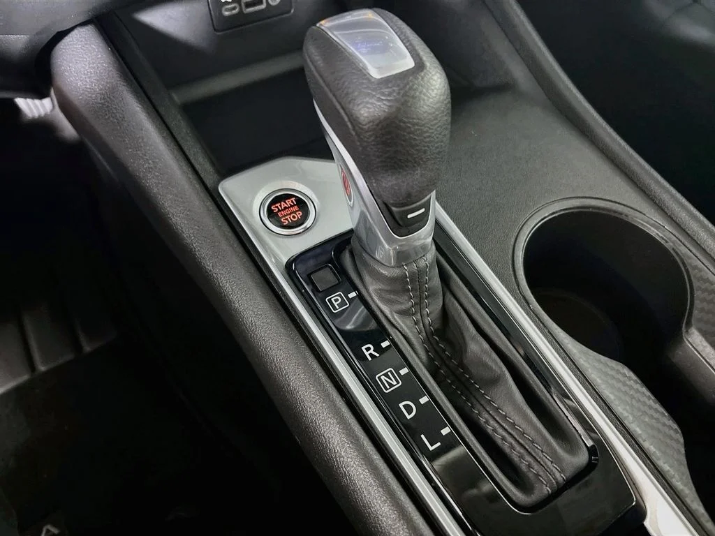 Used 2025 White Nissan 2.5 SV image 17