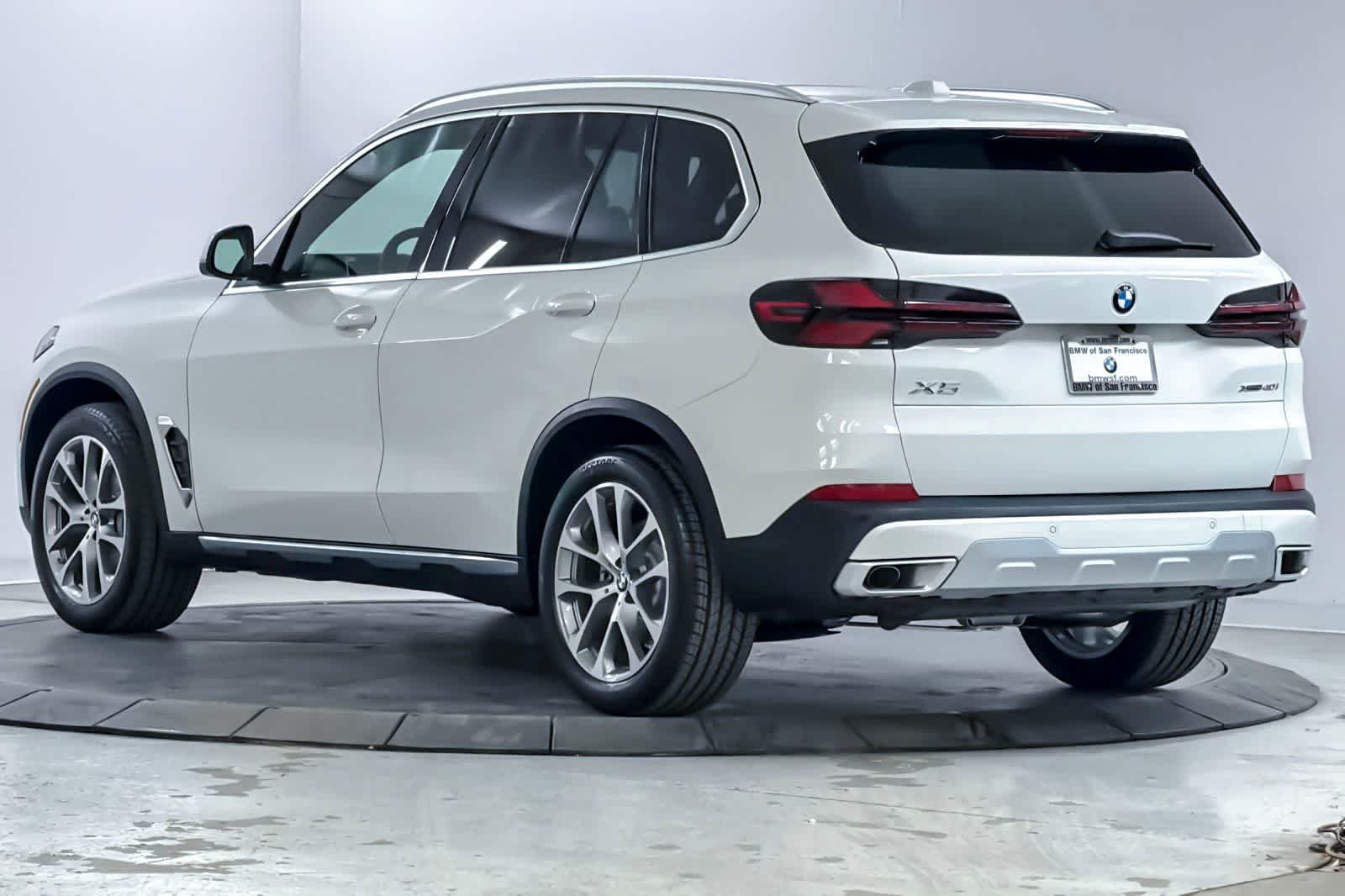 New 2026 Alpine White BMW xDrive40i image 6
