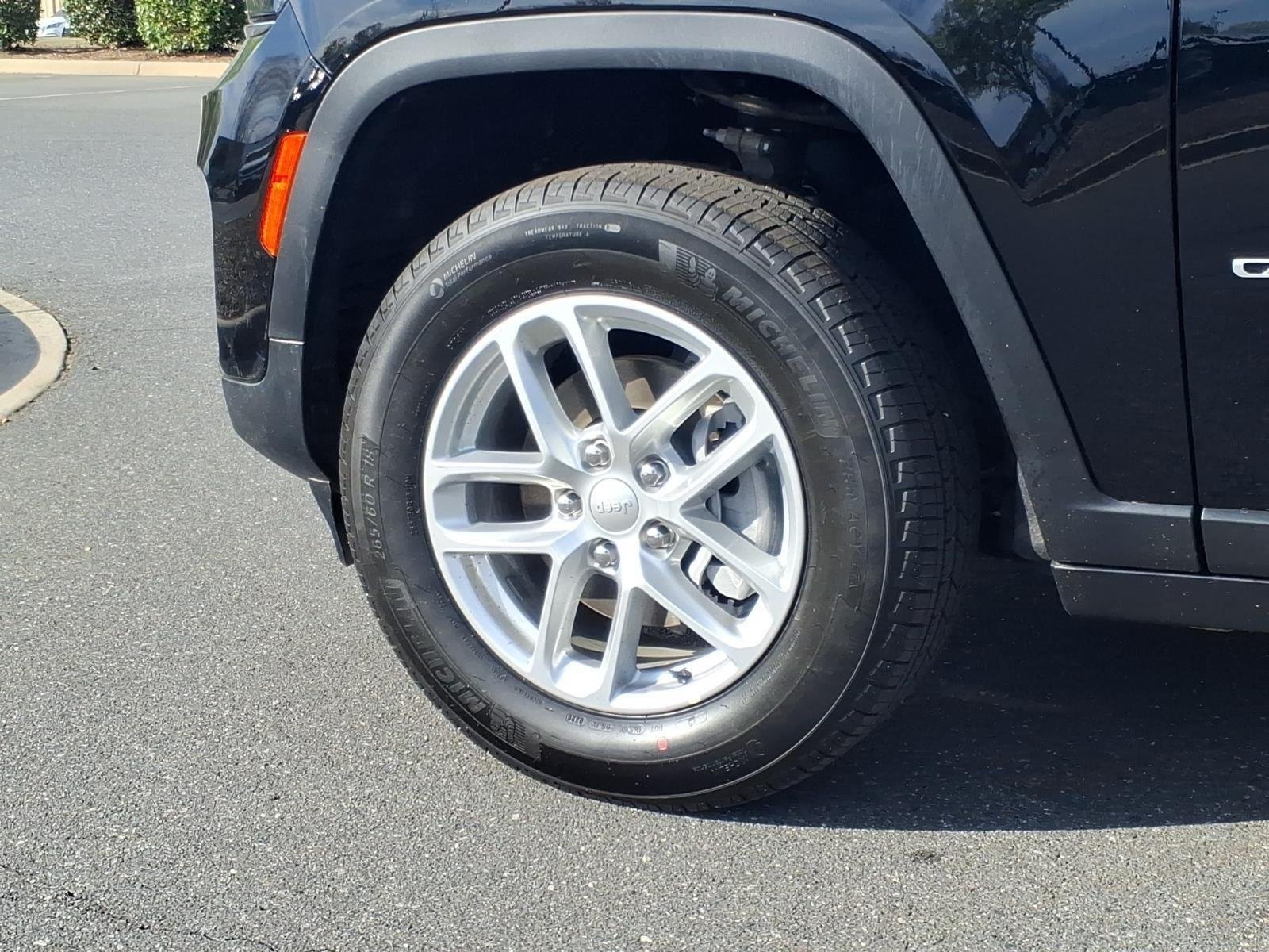 New 2026 Diamond Black Crystal Pearlcoat Jeep Laredo image 8