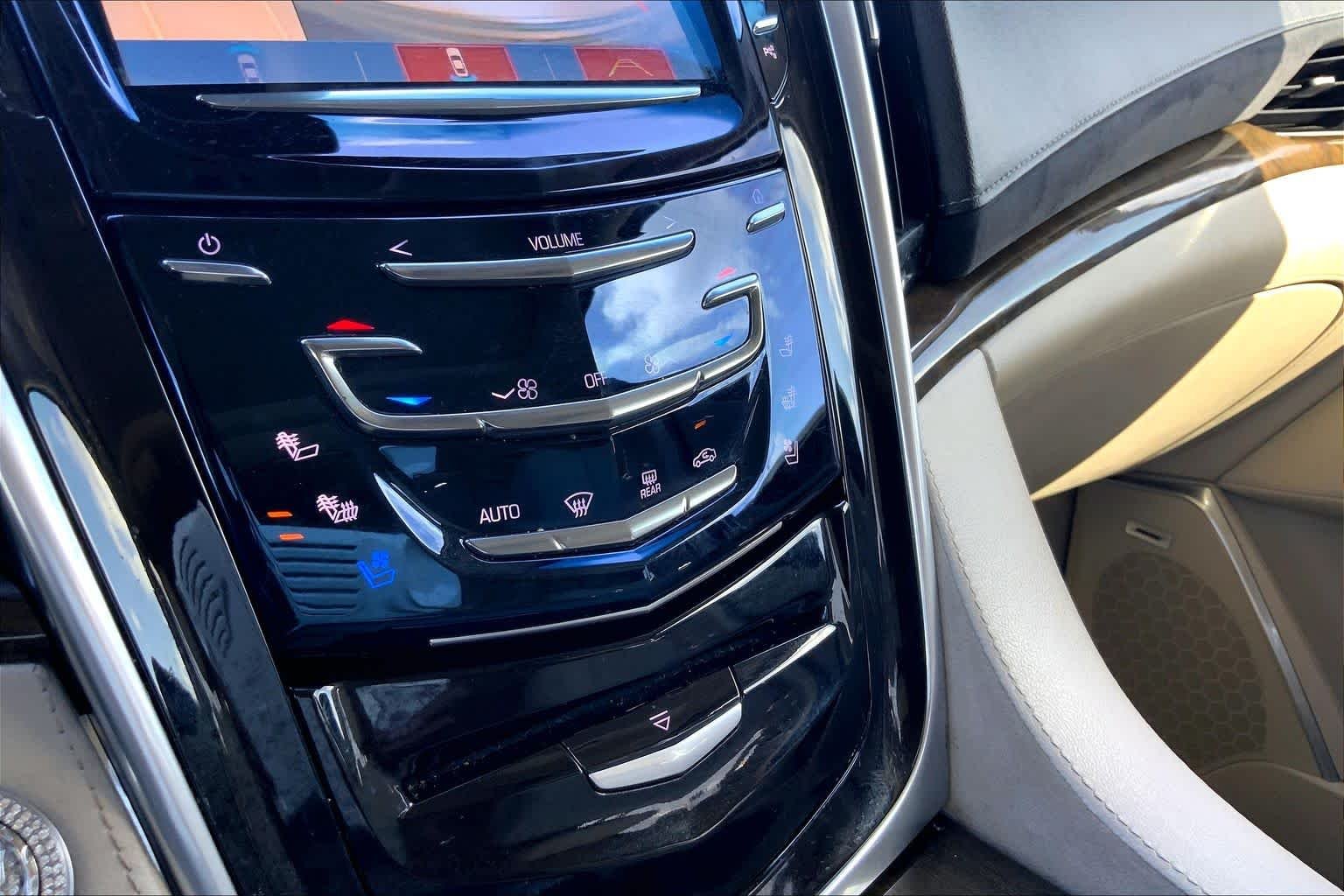 2019 Cadillac Escalade Premium Luxury - Photo 35