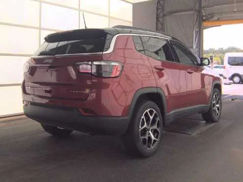 Used 2025 Red Hot Pearlcoat Jeep Limited image 5