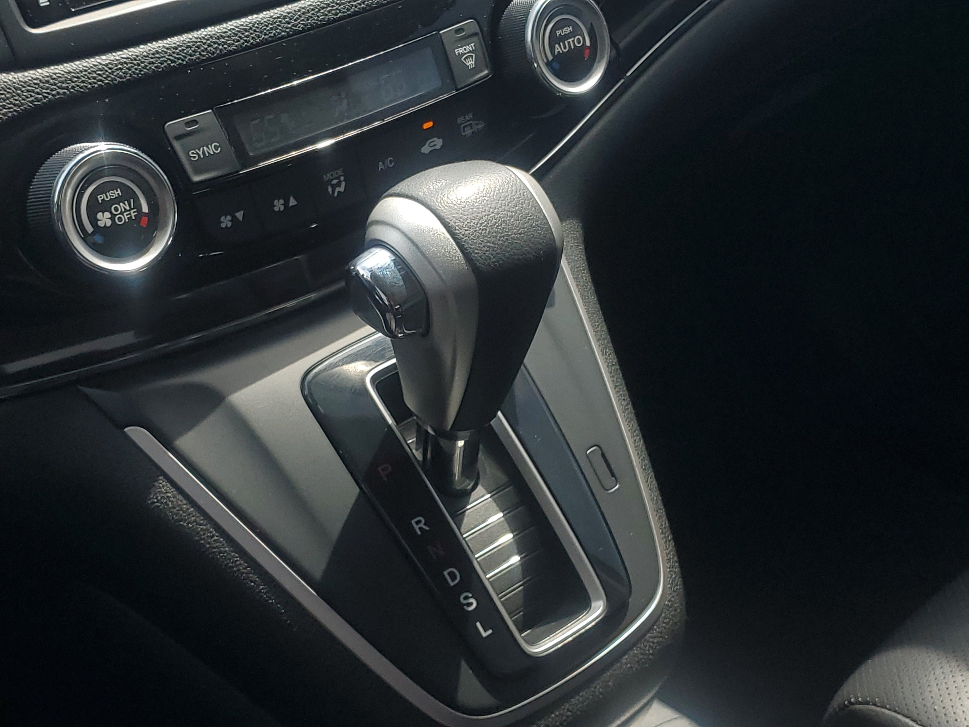 Used 2015 Silver Honda EX-L image 30