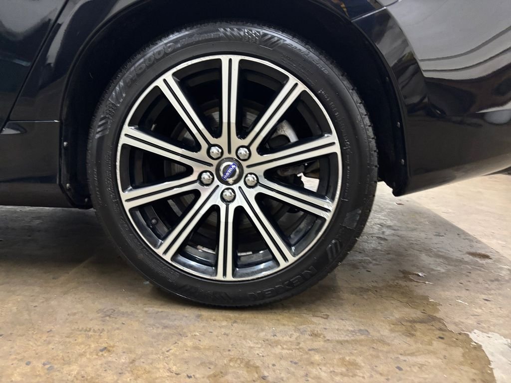 Used 2017 Onyx Black Metallic Volvo T5 image 36