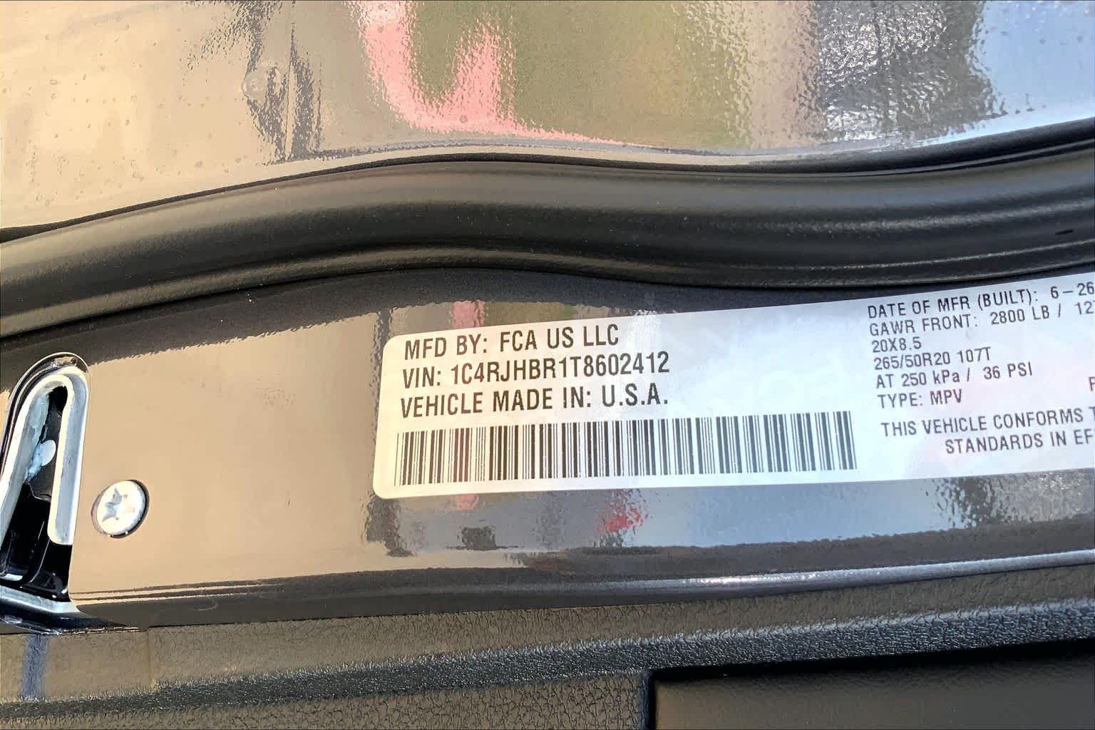 New 2026 Baltic Gray Metallic Clear-Coat Exterior Paint Jeep Limited Reserve image 19