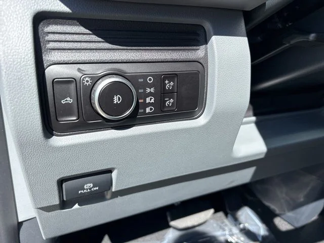 New 2026 Oxford White Ford F-250® XL image 17