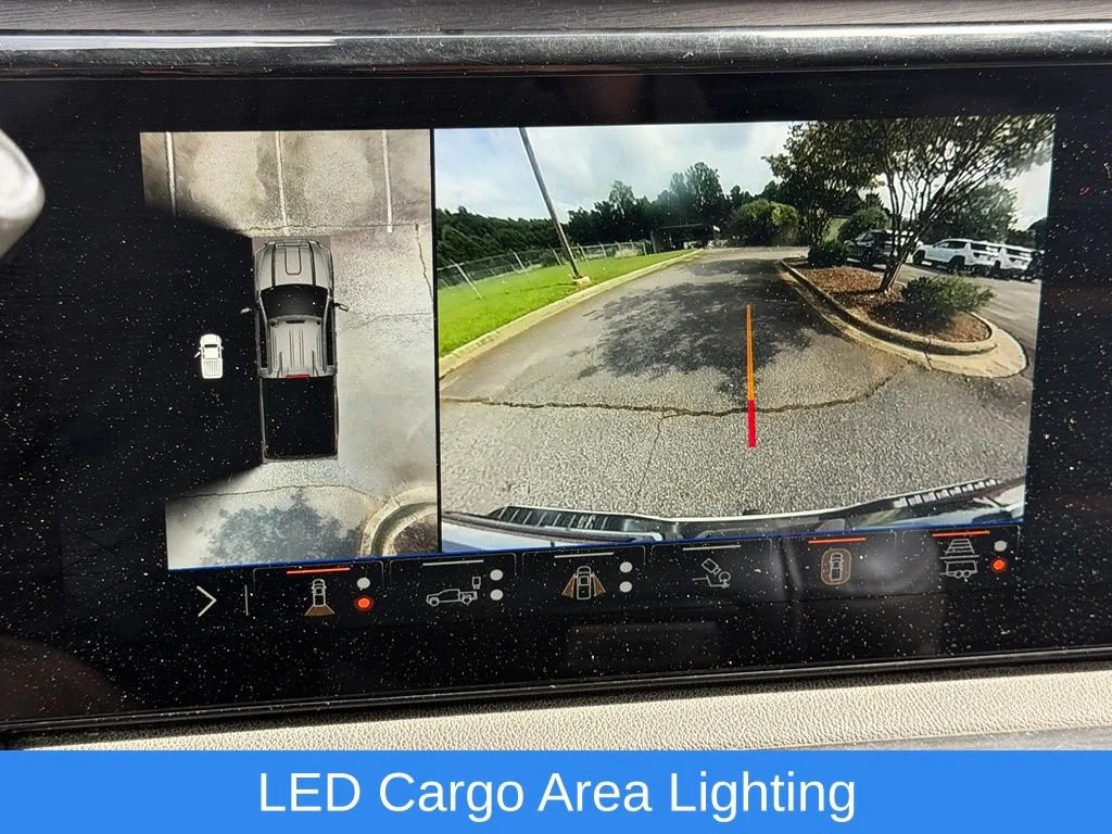 Used 2025 Summit White GMC AT4 image 30