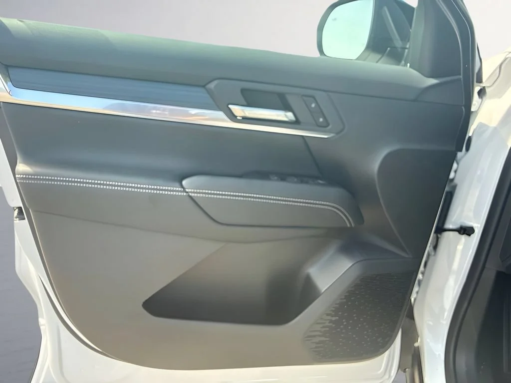 New 2027 Summit White GMC Elevation image 27