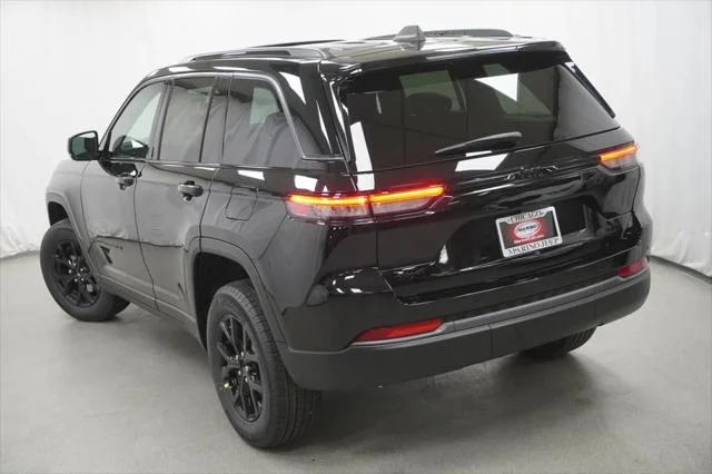 New 2026 Diamond Black Crystal Pearl-Coat Exterior Paint Jeep Laredo image 15