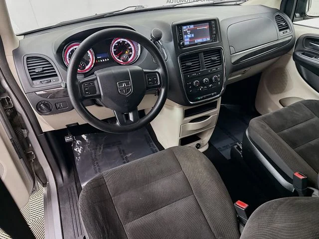 Used 2018 Billet Silver Metallic Clearcoat Dodge SE image 20