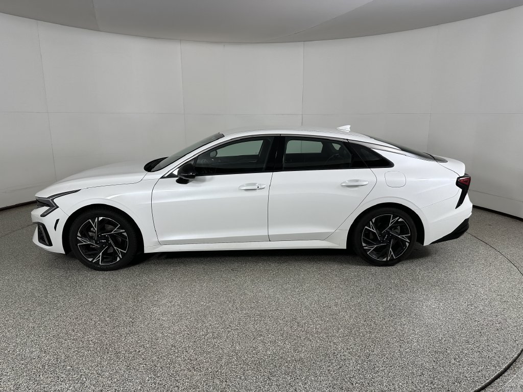 Used 2025 White Kia GT-Line image 6