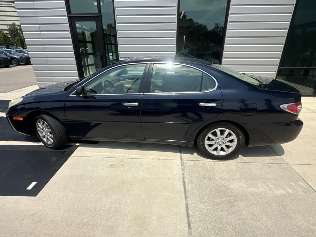 Used 2004 Blue Onyx Pearl Lexus 330 image 11