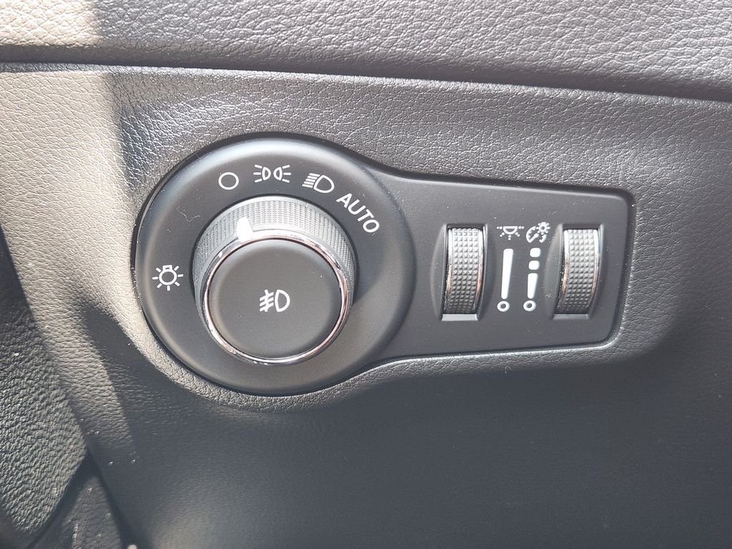 Used 2021 White Clearcoat Jeep Limited image 22