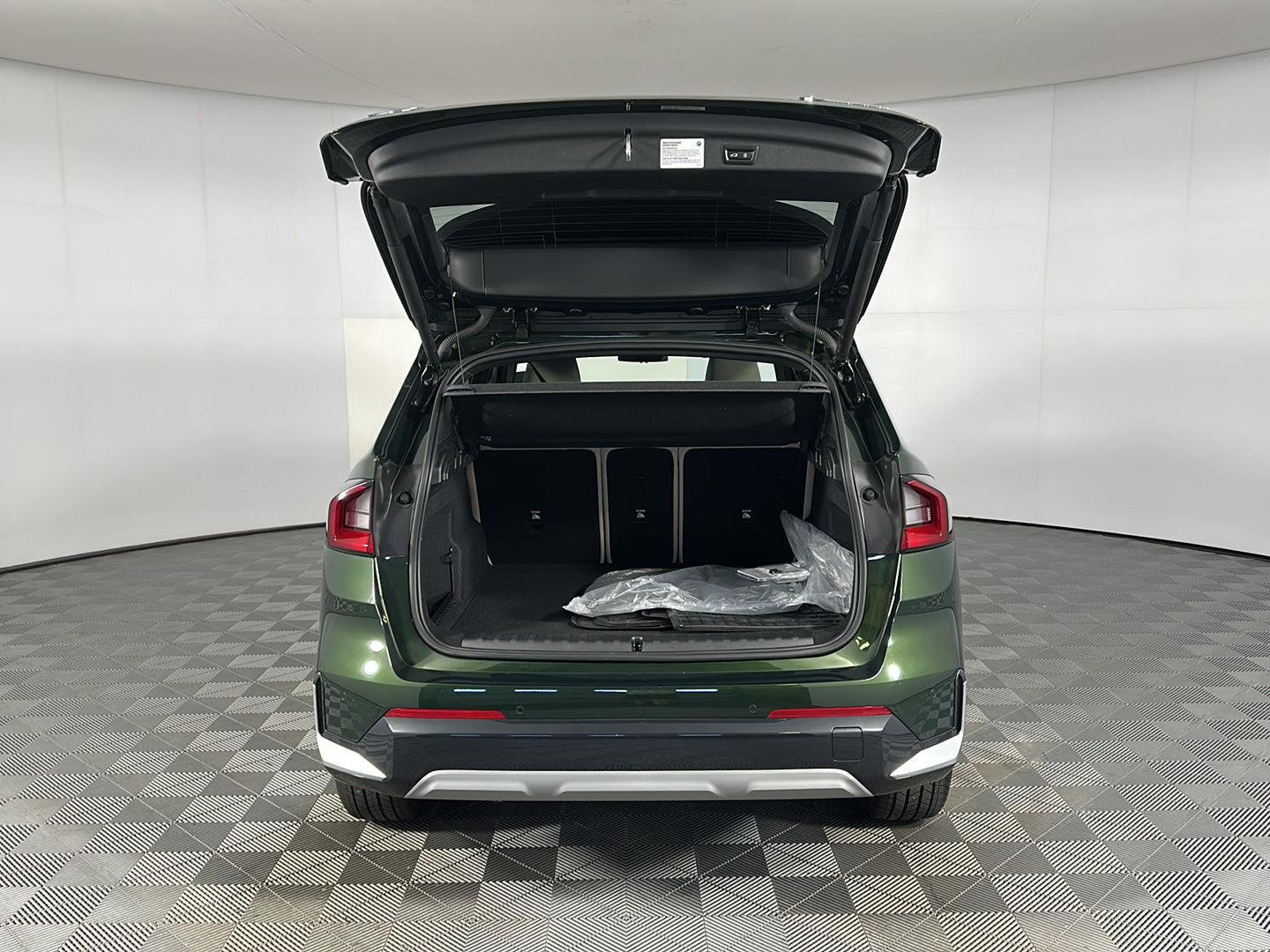 Used 2023 San Remo Green Metallic BMW xDrive28i image 22