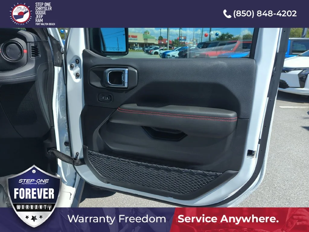 Used 2025 White Jeep Rubicon X image 31