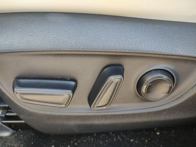 Used 2019 Gray Toyota XLE Premium image 28