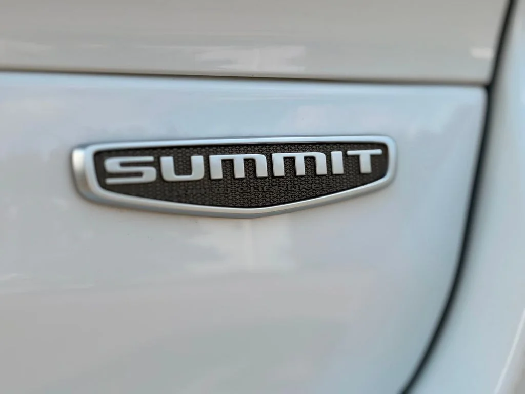 Used 2023 White Jeep Summit image 10