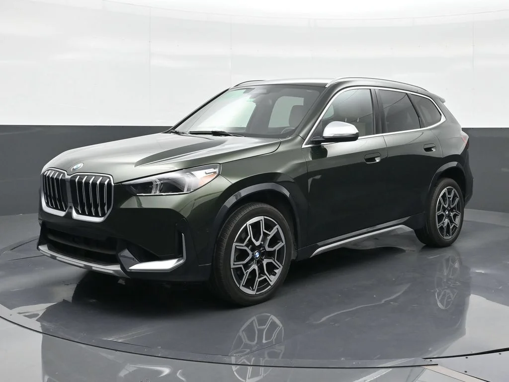 Used 2023 Green BMW xDrive28i image 1