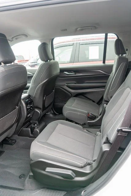 Used 2023 White Jeep Laredo image 8