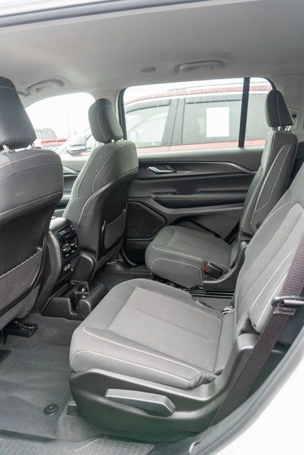 Used 2023 White Jeep Laredo image 8