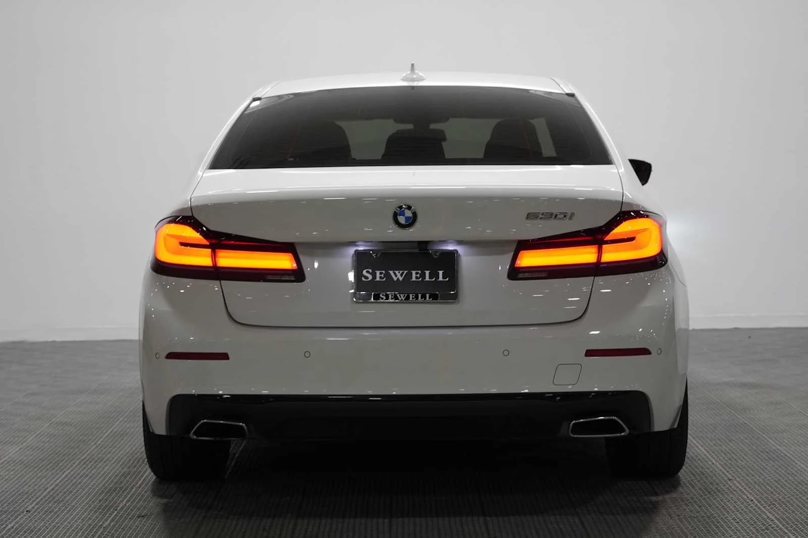 Used 2023 Alpine White BMW 530i image 5