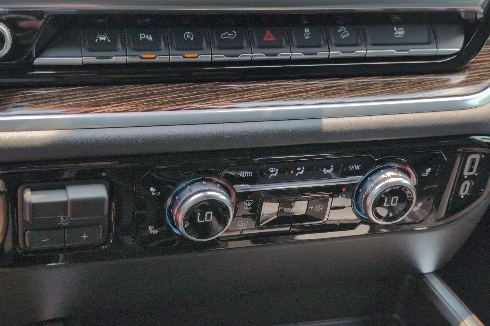 New 2026 Onyx Black GMC Elevation image 20