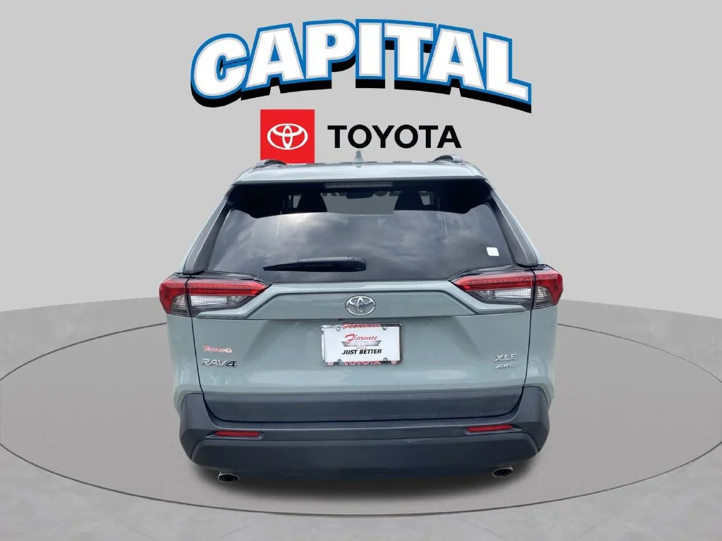 Used 2022  Toyota XLE Premium image 12
