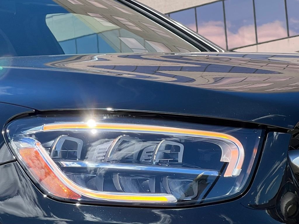 Certified Used 2022  Mercedes-Benz GLC 300 image 9