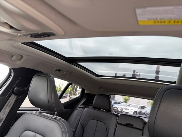 Used 2020 Black Volvo Momentum image 20