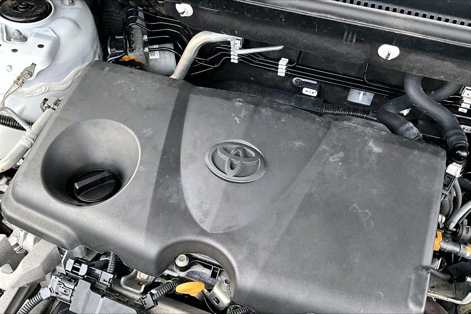 Used 2024 Ice Cap Toyota XLE image 31