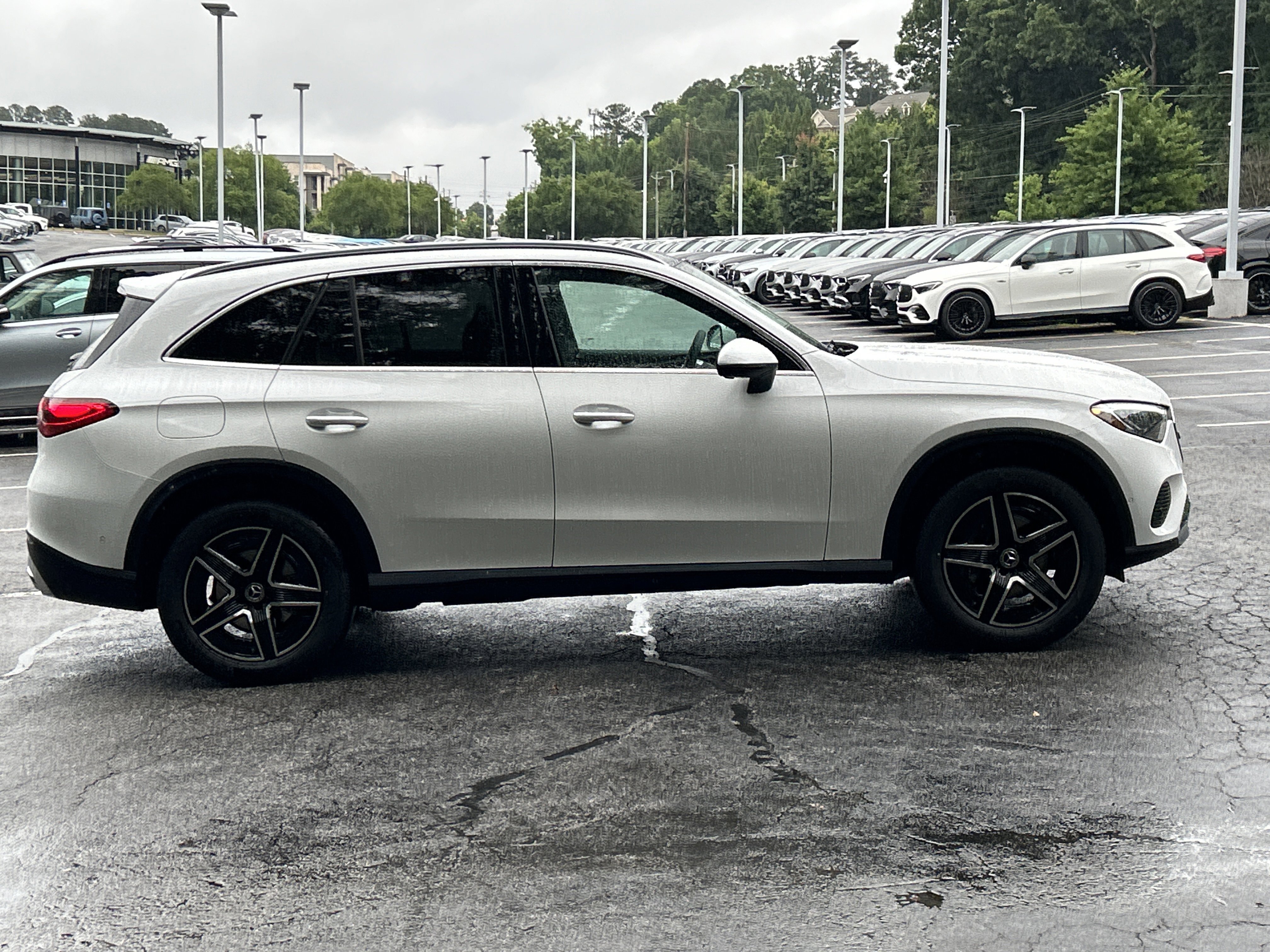 New 2026 MANUFAKTUR Moonlight White Metallic Mercedes-Benz GLC 300 SUV image 5