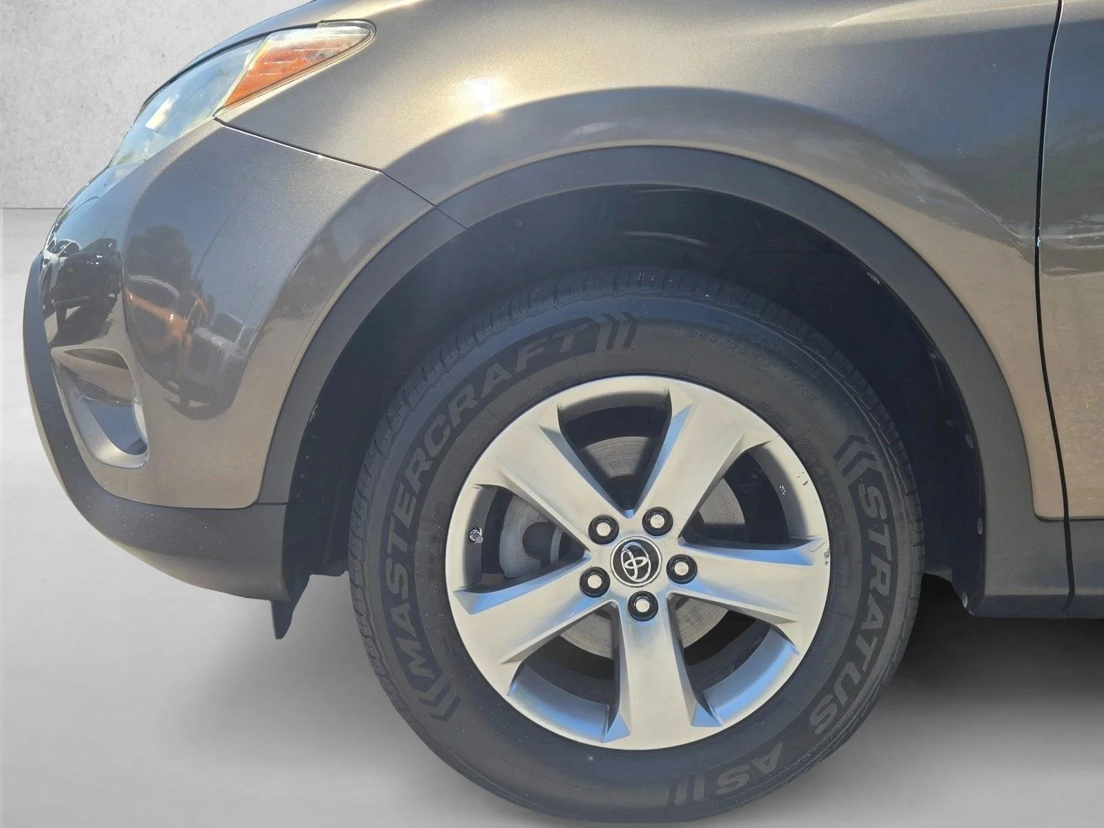 Used 2015 Pyrite Mica Toyota XLE image 10