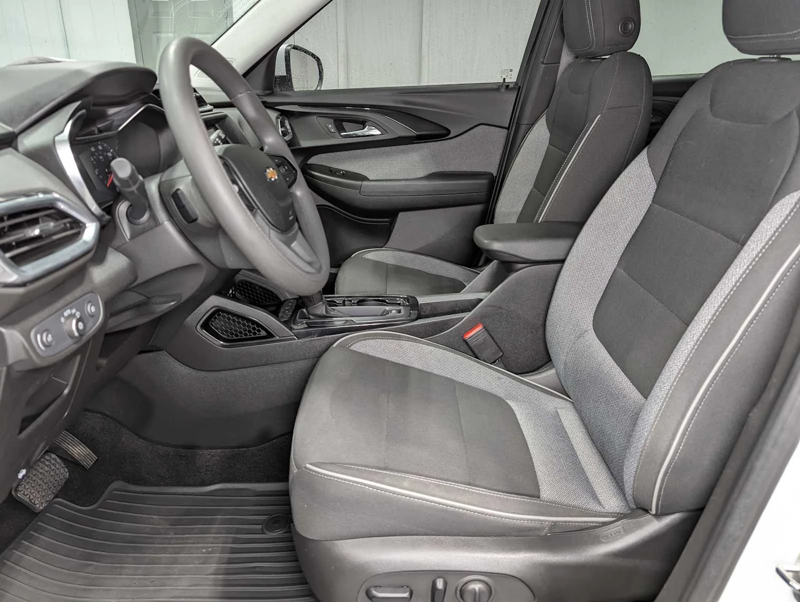 Used 2022 Summit White Chevrolet LT image 4